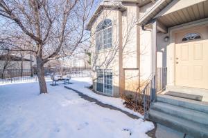 Gallery image of Heart of Ogden, 25 minutes to Snowbasin Ski Resort Duplex in Ogden