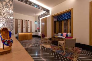 Taj Devi Ratn Resort & Spa, Jaipur的休息区