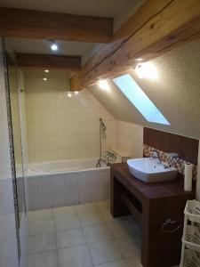 a bathroom with a sink and a bath tub at Leśniczówka in Jelenia Góra-Jagniątków