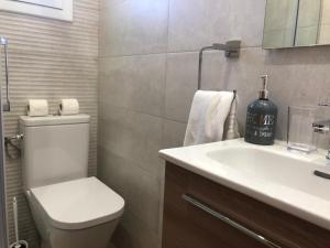 Kúpeľňa v ubytovaní Vilamarlux IV + 9 fotografií