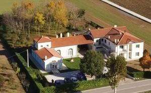 an overhead view of a house with a roof at B&B Borgo Arcadia in Poiana Maggiore