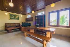 Gallery image of The point surfcamp Bali in Pulukan
