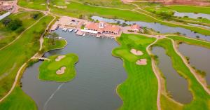 מבט מלמעלה על Lake Victoria Serena Golf Resort & Spa