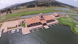 מבט מלמעלה על Lake Victoria Serena Golf Resort & Spa