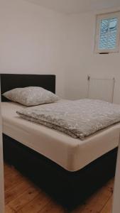 Ένα ή περισσότερα κρεβάτια σε δωμάτιο στο Stabwerk Goslar Altstadt