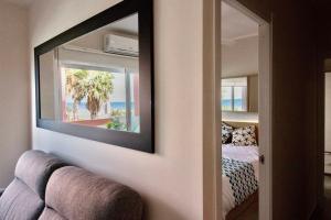 Coin salon dans l'établissement Apartasuites Royal Zahara, Máximo confort con vistas al mar