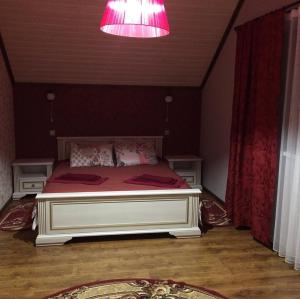 Postel nebo postele na pokoji v ubytování Садиба Вікторія