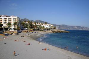 Foto dalla galleria di First Line Beach Apartment with Two Bedrooms and Sea View a Nerja
