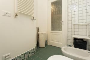 A bathroom at The Best Rent - Stylish loft in the center of Milan