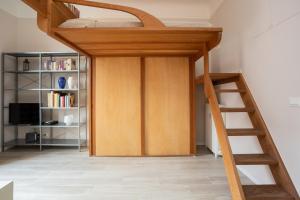 The library in Az apartmant