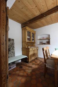 a kitchen with a table and a bench in a room at Ferienhaus Tölzer Land in Bad Tölz