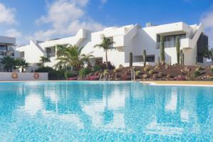 The swimming pool at or close to Beach Life