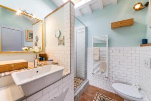 A bathroom at Appartamento Piero Még 37 kép