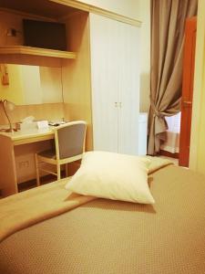 En eller flere senge i et værelse på Albergo Nuovo Gianduia