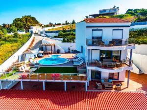 Бассейн в Aries Villas или поблизости
