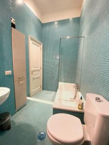 Kúpeľňa v ubytovaní NAPOLIFOREVER Chiaia APARTMENT