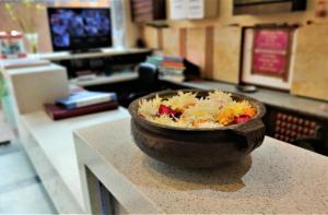 a bowl of food sitting on top of a counter at Raj Mahal Inn in New Delhi