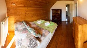 Un pat sau paturi într-o cameră la Magical Family Home 84