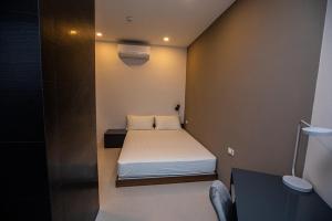 Postel nebo postele na pokoji v ubytování Beachfront Condo Escape 243