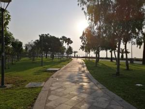 Κήπος έξω από το A City-center Seaview Penthouse at Oceanic