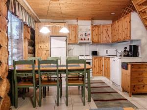 Kuchyň nebo kuchyňský kout v ubytování Holiday Home Kiiruna by Interhome