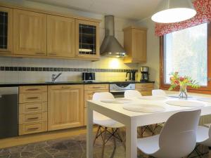 Køkken eller tekøkken på Holiday Home Villa lehmus by Interhome