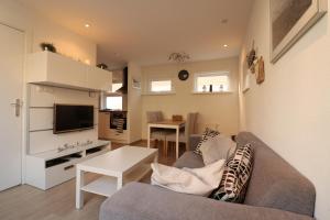 A seating area at Lovely beach house