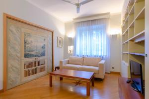 Svetainės erdvė apgyvendinimo įstaigoje ALTIDO Apt for 4 with Exclusive Pool and Garden in Nervi