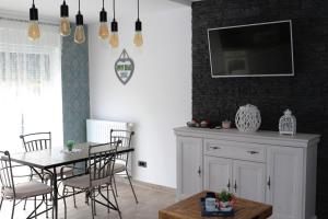 TV a/nebo společenská místnost v ubytování Villa Waterfalls Plitvice