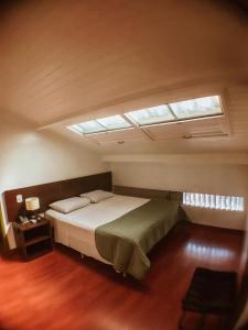 Un pat sau paturi într-o cameră la Pousada Dos Ofícios