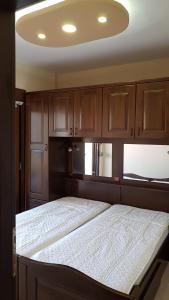 A bed or beds in a room at Luxury penthouse with sea view