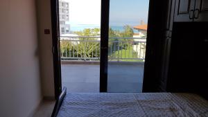 A bed or beds in a room at Luxury penthouse with sea view