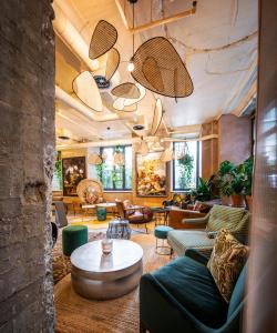 a living room with couches and a table at Hotel Indigo Brussels - City by IHG in Brussels
