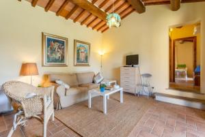 A television and/or entertainment centre at Villa Casale Federica