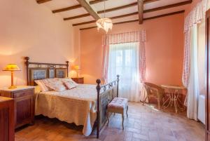Un pat sau paturi într-o cameră la Villa Casale Federica