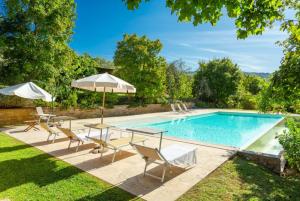 The swimming pool at or close to Villa Casale Federica