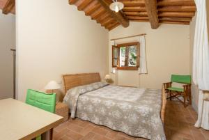 A bed or beds in a room at Villa Casale Federica