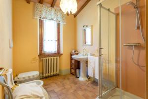 A bathroom at Villa Casale Federica