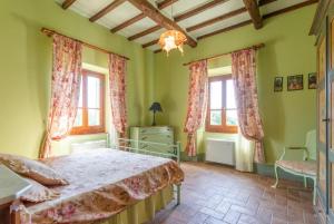 A bed or beds in a room at Villa Casale Federica
