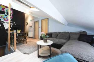 a living room with a couch and a table at Back Turner Townhouse in Manchester +25 photos