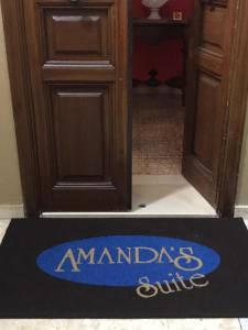 Certifikat, nagrada, logo ili neki drugi dokument izložen u objektu Amanda's Suite