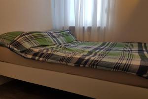 Tempat tidur dalam kamar di einfache zentrums nahe Wohnung