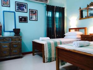 Ένα ή περισσότερα κρεβάτια σε δωμάτιο στο Majo House