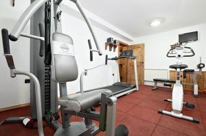a room with a gym with a treadmill at Complex Staro Bardo in Zheravna