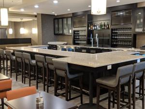 Lounge nebo bar v ubytování Holiday Inn Champaign by IHG