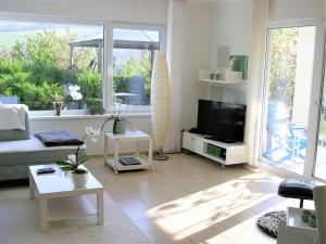 a living room with a couch and a television at Seniorengerechte Ferienwohnung in Großalmerode in Trubenhausen