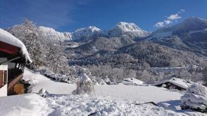 Ein allgemeiner Bergblick oder ein Berglick von des Hotels aus