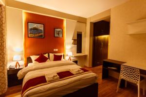 Postel nebo postele na pokoji v ubytování Feel Like Home Nepal