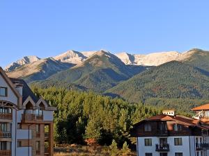 A general mountain view or a mountain view taken from Az apartmant