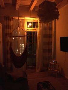 a room with a hammock in front of a window at Ferienwohnung Kamp "Blick ins Grüne" in Potsdam